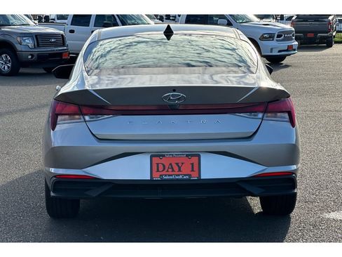 Used 2023 Hyundai Elantra SEL image 6