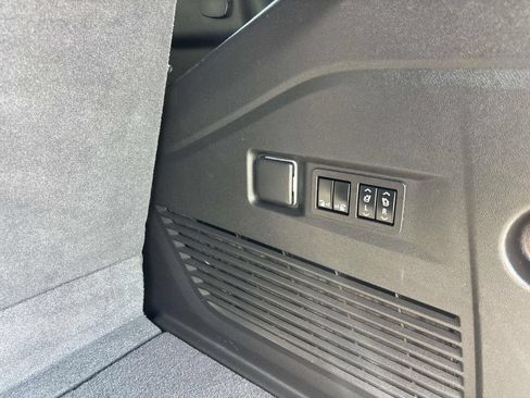 Used 2023 GMC Yukon Denali Ultimate AWD/4WD image 19