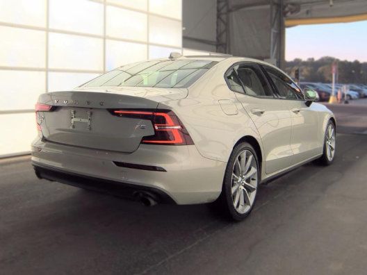 Used 2021 Volvo S60 T5 Momentum w/ Advanced Package FWD image 2