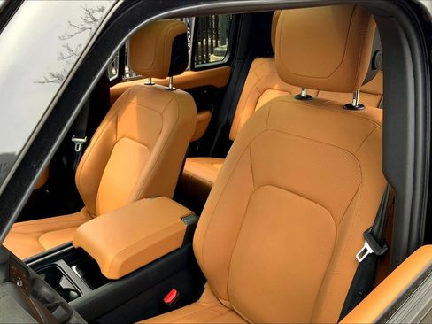 Used 2024 Land Rover Defender 110 V8 image 7