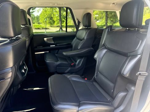 Used 2025 Ford Expedition Platinum AWD/4WD image 32