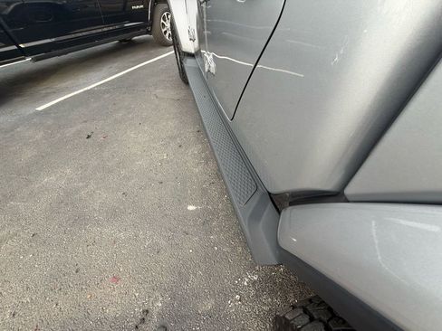 Used 2020 Jeep Gladiator Overland image 8