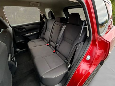 Used 2024 Nissan Rogue S image 24