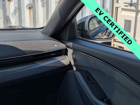 Certified 2025 Ford Mustang Mach-E GT image 18