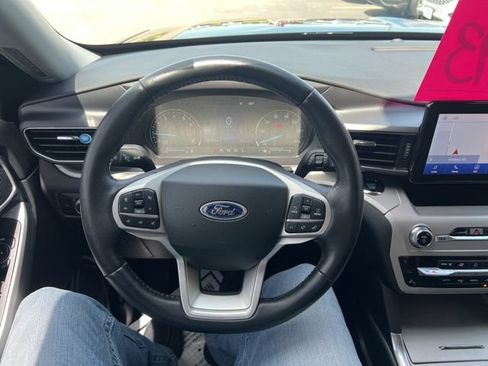 Used 2023 Ford Explorer XLT w/ Equipment Group 202A AWD/4WD image 21