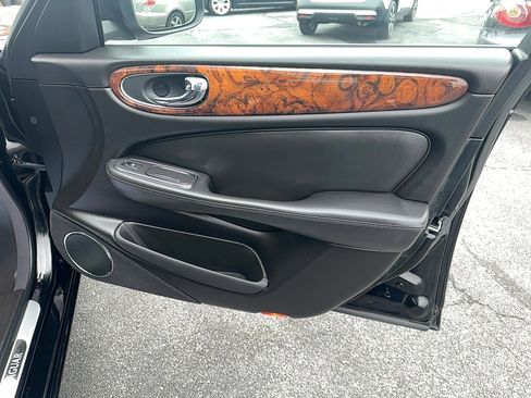 Used 2008 Jaguar XJ8 image 21