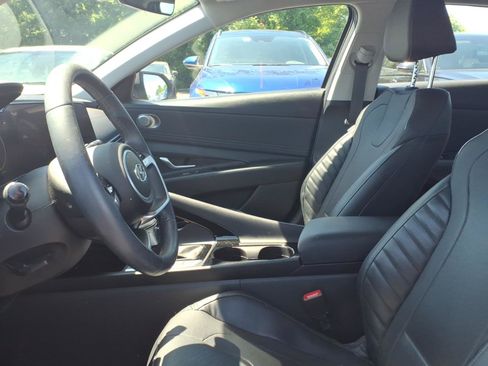 Certified 2023 Hyundai Elantra Limited FWD image 21
