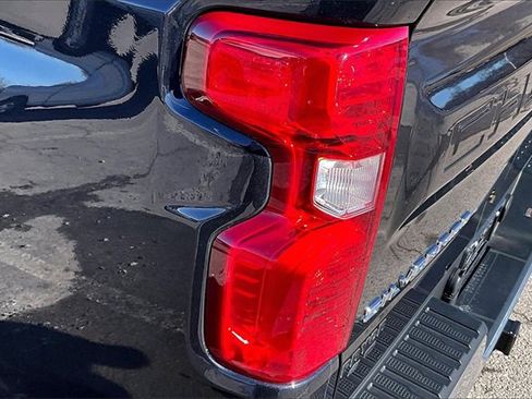 Used 2023 Chevrolet Silverado 1500 LT image 24