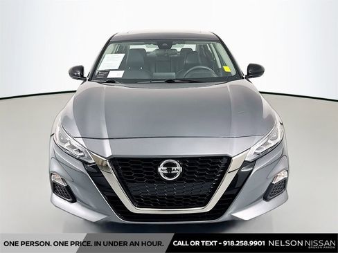 Certified 2020 Nissan Altima 2.5 SR w/ Premium Package FWD image 2