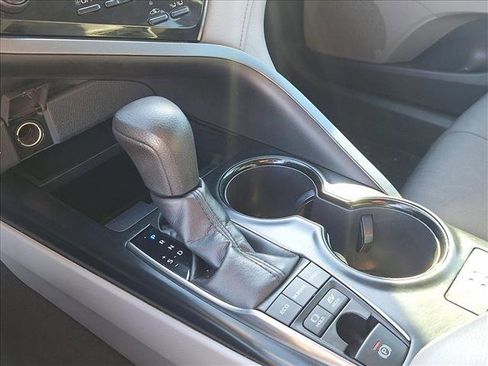 Used 2019 Toyota Camry LE image 14