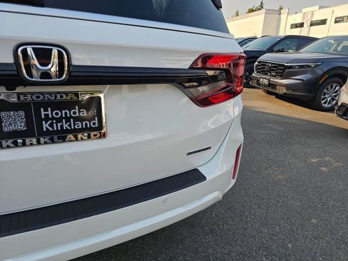 New 2026 Honda Odyssey Touring image 17