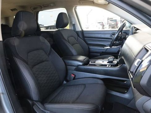 Used 2023 Nissan Pathfinder SV image 26