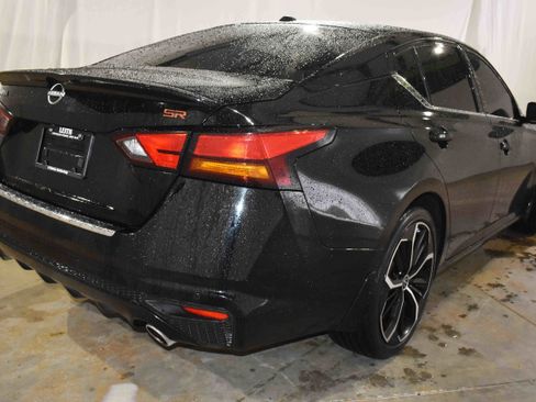 Used 2023 Nissan Altima 2.5 SR w/ SR Premium Package image 9