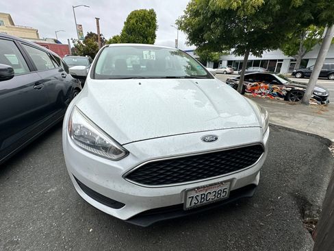 Used 2016 Ford Focus SE FWD image 3