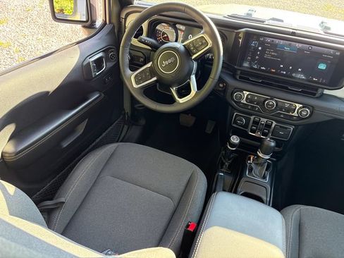 Used 2026 Jeep Wrangler Unlimited Sahara AWD/4WD image 20