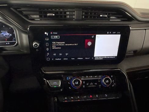 Used 2024 GMC Sierra 1500 AT4 w/ Technology Package AWD/4WD image 17