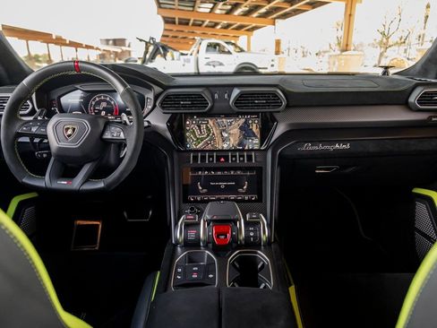 Used 2023 Lamborghini Urus Performante image 17