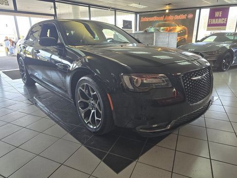 Used 2018 Chrysler 300 S image 3