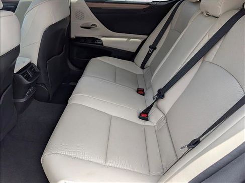 Used 2025 Lexus ES 300h w/ Premium Package FWD image 19