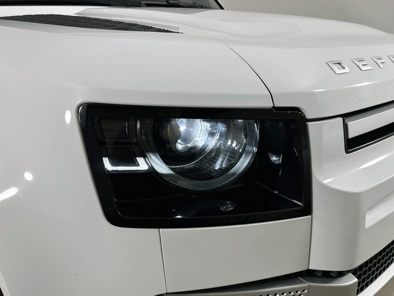 Used 2020 Land Rover Defender 110 SE AWD/4WD image 9