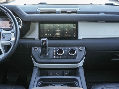 Used 2023 Land Rover Defender 110 S image 14