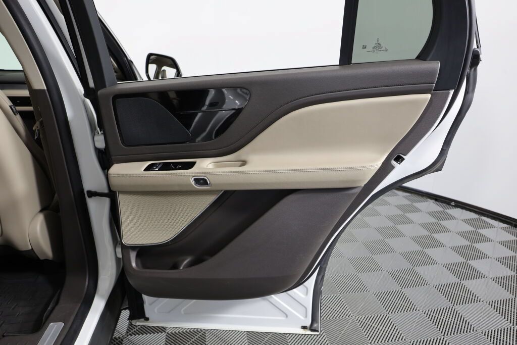 Used 2021 Lincoln Aviator AWD w/ Class IV Trailer Tow Package image 23