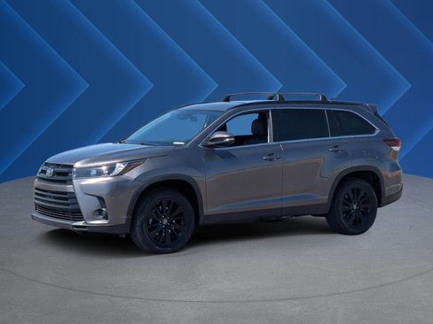 Used 2019 Toyota Highlander SE FWD image 8