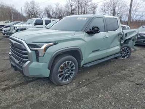 Used 2025 Toyota Tundra Limited AWD/4WD image 2