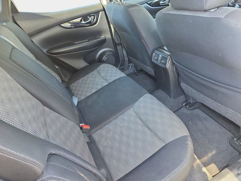 Used 2020 Nissan Rogue Sport SV image 11