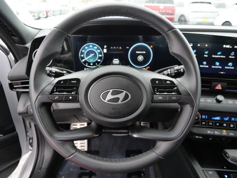 Certified 2025 Hyundai Elantra SEL image 26