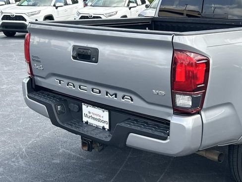 Used 2020 Toyota Tacoma SR5 w/ Technology Package AWD/4WD image 11