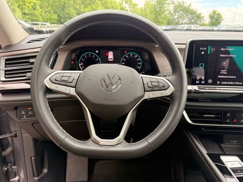 Used 2024 Volkswagen Atlas SEL AWD/4WD image 11
