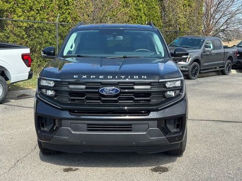 New 2026 Ford Expedition Active image 2