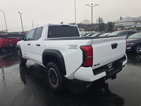 Used 2024 Toyota Tacoma TRD Off-Road image 5