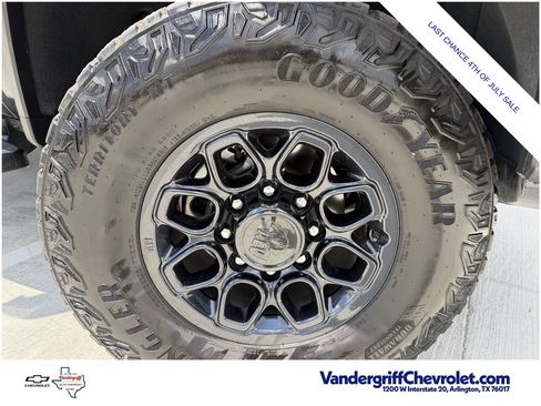 Certified 2025 Chevrolet Silverado 2500 ZR2 w/ ZR2 Bison Edition AWD/4WD image 9