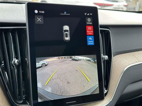 New 2026 Volvo XC60 B5 Core w/ Climate Package image 4