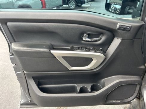 Used 2018 Nissan Titan PRO-4X w/ Pro-4x Convenience Package image 3