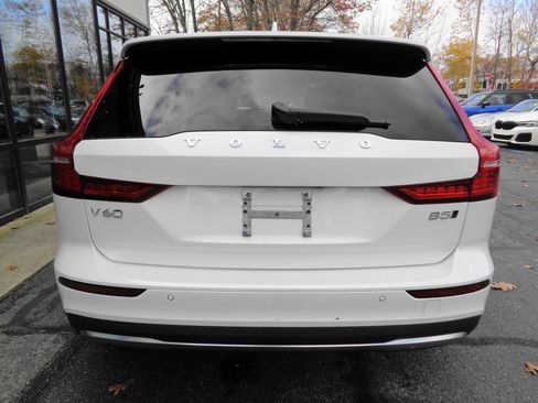 Used 2024 Volvo V60 B5 Cross Country Plus AWD/4WD image 6