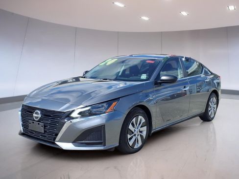 Used 2024 Nissan Altima 2.5 S FWD image 2