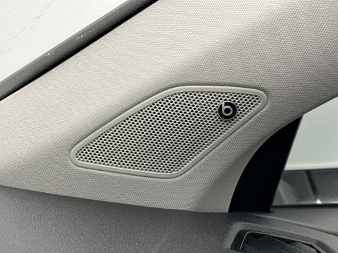 Used 2024 Volkswagen Taos SEL image 18