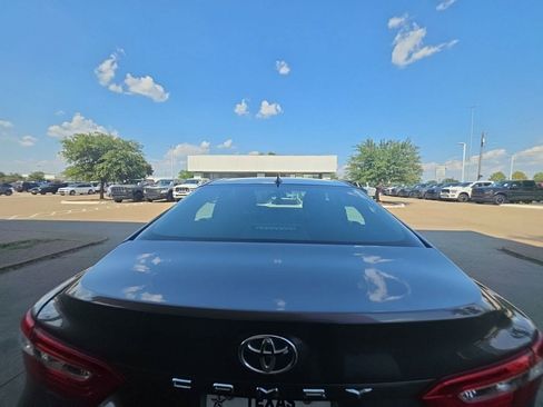 Used 2019 Toyota Camry LE FWD image 5