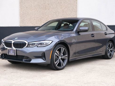 Used 2022 BMW 330i xDrive 330i xDrive Sedan 4D w/ Driving Assistance Package image 5