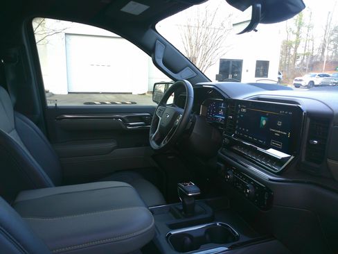 Used 2024 Chevrolet Silverado 1500 ZR2 w/ Technology Package image 34