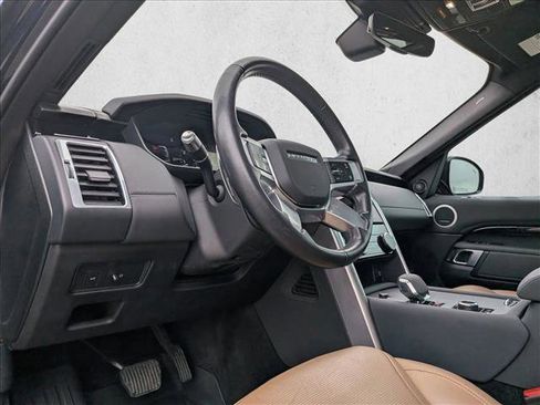 Used 2022 Land Rover Discovery S image 10