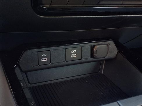 Certified 2025 Toyota Prius Plug-In Hybrid image 11