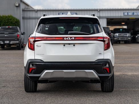 Used 2024 Kia Seltos SX w/ SX Sunroof Package AWD/4WD image 6