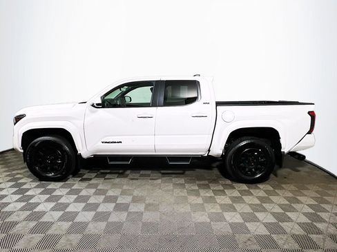 Certified 2025 Toyota Tacoma SR5 AWD/4WD image 5