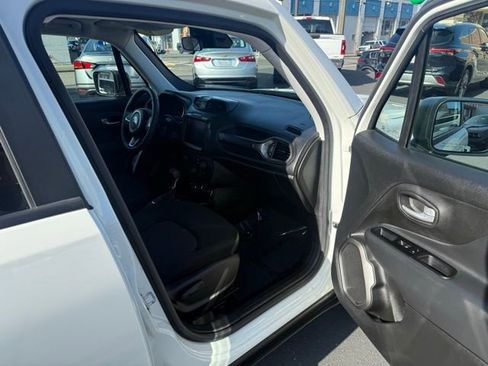 Used 2023 Jeep Renegade Latitude image 13