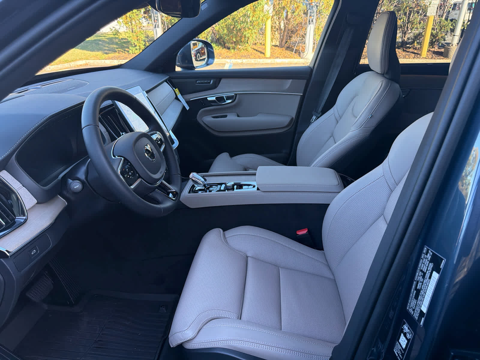 Used 2027 Volvo XC90 B6 Ultra AWD/4WD image 15