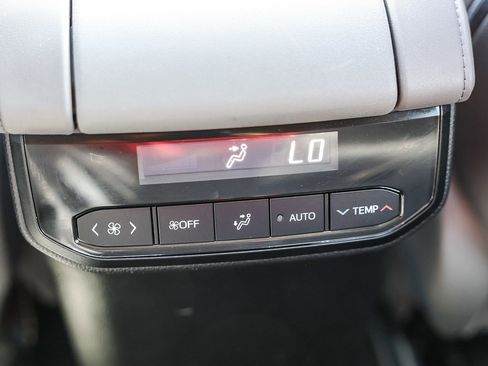 Used 2022 Toyota Highlander Limited image 8